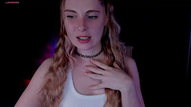 Snapshot of Aqualen chatting on November 2025 03:12:02 PM Aqualen online show from November 2025 03:12:02 PM