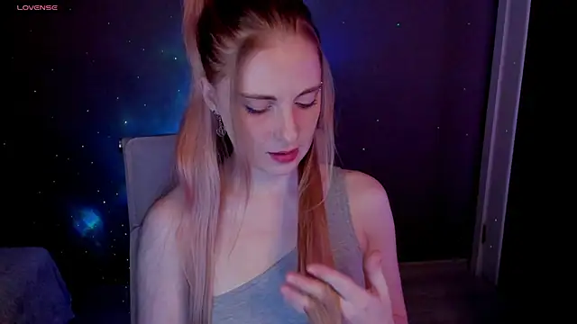 Snapshot of Aqualen chatting on November 2025 05:49:01 PM Aqualen online show from November 2025 05:49:01 PM