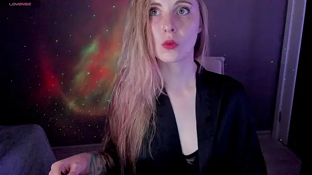 Snapshot of Aqualen chatting on November 2025 06:56:02 PM Aqualen online show from November 2025 06:56:02 PM