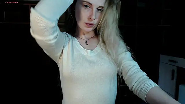 Snapshot of Aqualen chatting on October 2025 12:39:02 PM Aqualen online show from October 2025 12:39:02 PM