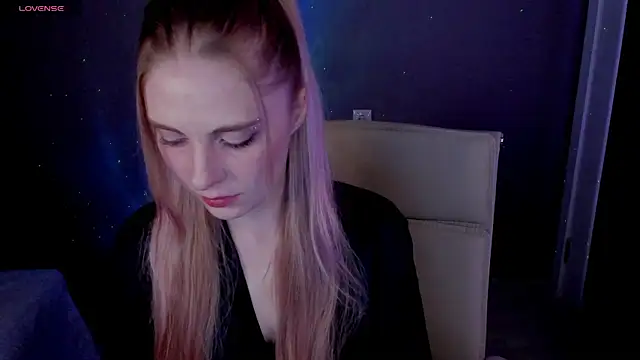 Snapshot of Aqualen chatting on November 2025 12:11:02 PM Aqualen online show from November 2025 12:11:02 PM