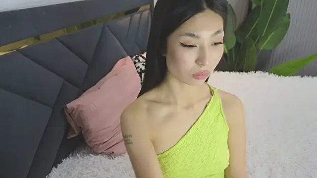 TrishaRey online show from November 2025 05:45:01 AM