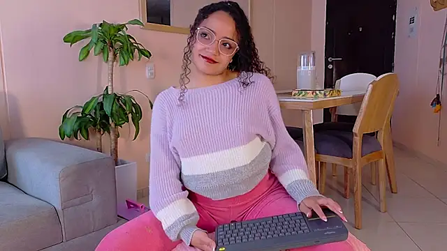 DAHLIA BROWNIE online show from April 2026 08:43:01 PM