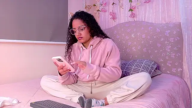 Snapshot of DAHLIA_BROWNIE chatting on February 2026 04:25:01 AM DAHLIA BROWNIE online show from February 2026 04:25:01 AM