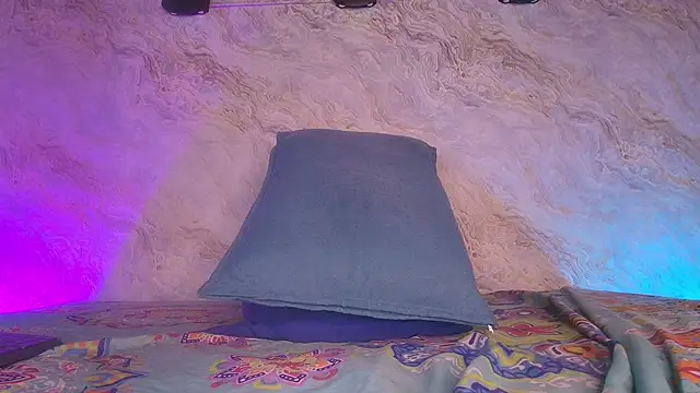 jones maddy  online show from November 2025 11:58:02 AM