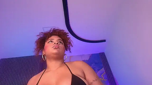 jones maddy  online show from January 2026 12:01:01 PM