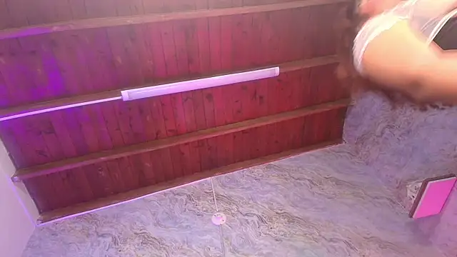 jones maddy  online show from October 2025 12:03:01 PM