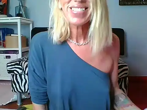 Snapshot of Weloveblue chatting on September 2025 09:48:01 AM Weloveblue online show from September 2025 09:48:01 AM