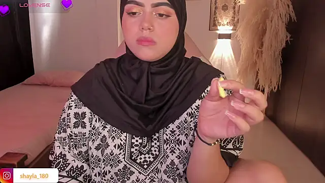 shayla 18 online show from November 2025 07:35:02 PM