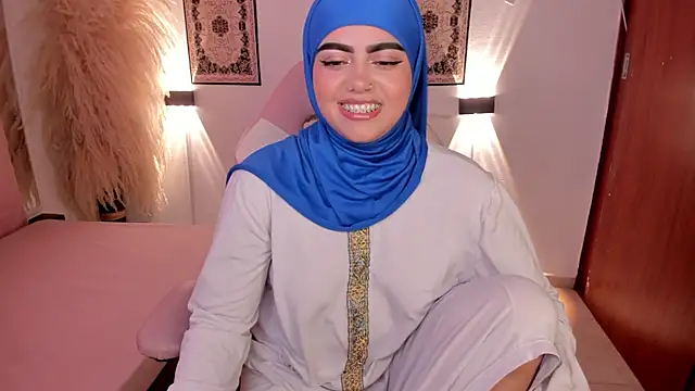 shayla 18 online show from December 2024 06:05:01 PM