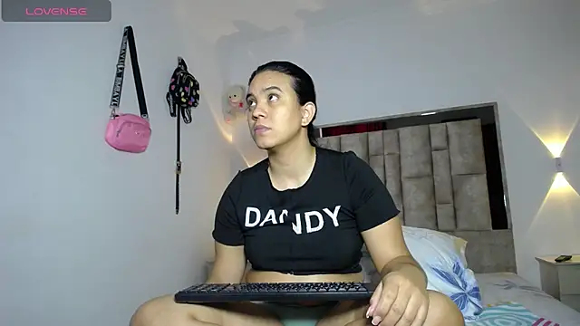 tiffany  pink online show from November 2025 09:30:01 PM