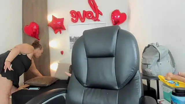 Cheryl JONES online show from February 2026 05:52:01 AM