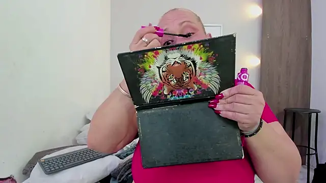Cheryl JONES online show from October 2025 08:26:02 AM