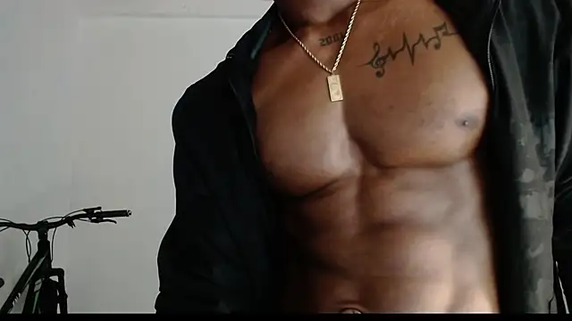 Snapshot of drake_brwon_23 chatting on May 2026 01:44:01 AM drake brwon 23 online show from May 2026 01:44:01 AM