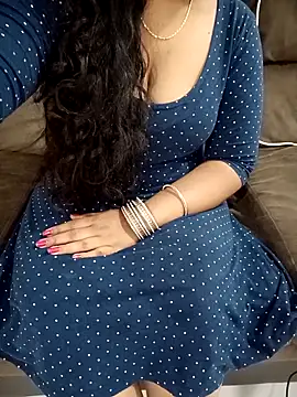 Mounika25 online show from November 2025 11:57:02 AM