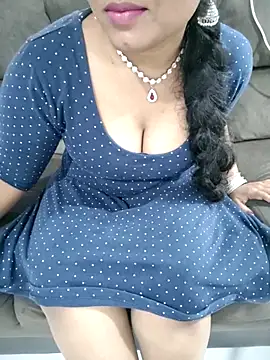 Mounika25 online show from January 2026 07:56:02 PM