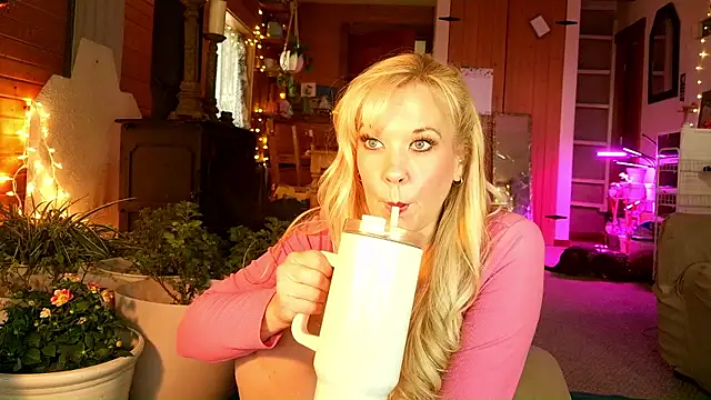 Snapshot of lyra_rose chatting on June 2026 02:29:02 PM lyra rose online show from June 2026 02:29:02 PM