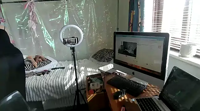 Snapshot of MaggieMoonxxx chatting on March 2025 01:41:01 PM MaggieMoonxxx online show from March 2025 01:41:01 PM