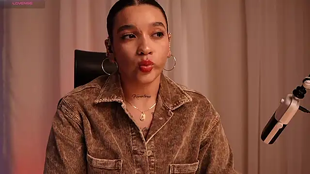 HannahW  online show from February 2026 10:20:01 PM