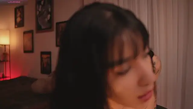 HannahW  online show from January 2026 01:58:02 PM