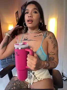 HannahW  online show from March 2026 10:04:01 PM