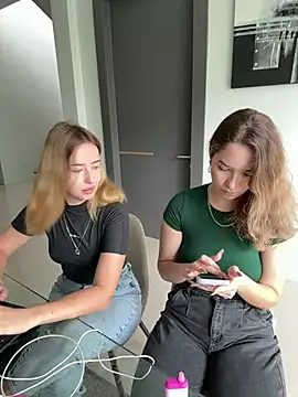 Snapshot of Nura_n_Sarah chatting on January 2025 05:14:02 AM Nura n Sarah online show from January 2025 05:14:02 AM