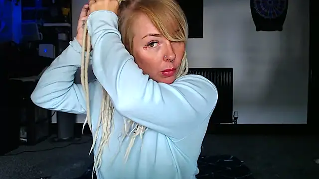 pixiedreadx online show from October 2025 10:49:02 AM