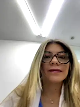 alicee16 online show from November 2025 04:01:02 PM