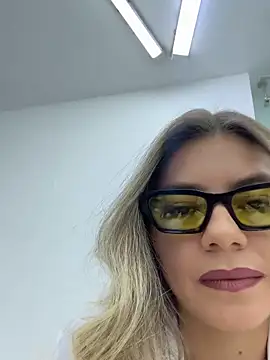 alicee16 online show from February 2026 03:54:02 PM