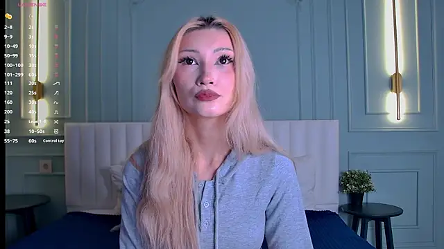 Snapshot of CarolReeves chatting on November 2025 06:19:01 AM CarolReeves online show from November 2025 06:19:01 AM