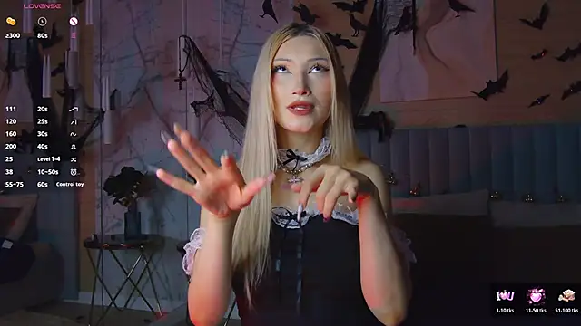 Snapshot of CarolReeves chatting on November 2025 05:56:02 AM CarolReeves online show from November 2025 05:56:02 AM