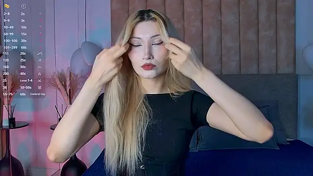 Snapshot of CarolReeves chatting on November 2025 06:17:01 AM CarolReeves online show from November 2025 06:17:01 AM