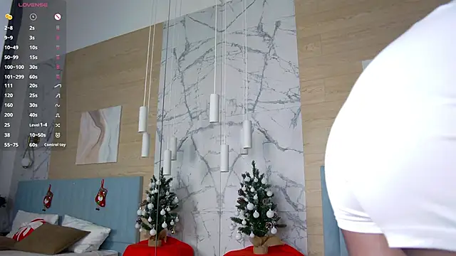 Snapshot of CarolReeves chatting on December 2025 05:51:01 PM CarolReeves online show from December 2025 05:51:01 PM