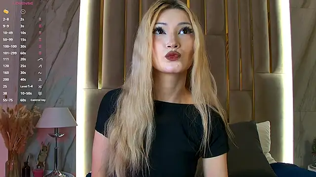 Snapshot of CarolReeves chatting on November 2025 05:55:02 AM CarolReeves online show from November 2025 05:55:02 AM