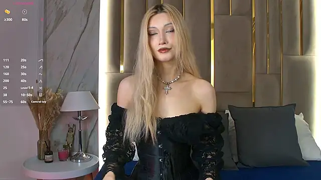 Snapshot of CarolReeves chatting on November 2025 06:06:02 AM CarolReeves online show from November 2025 06:06:02 AM