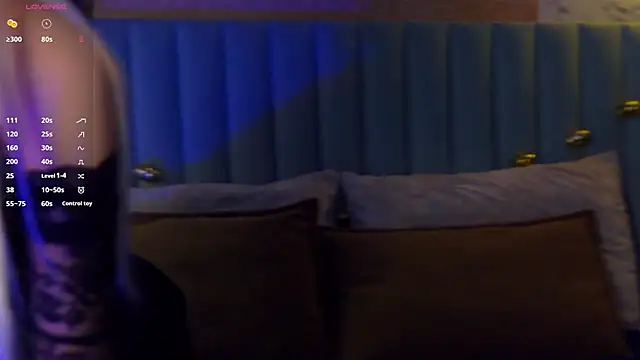 Snapshot of CarolReeves chatting on October 2025 06:21:02 AM CarolReeves online show from October 2025 06:21:02 AM