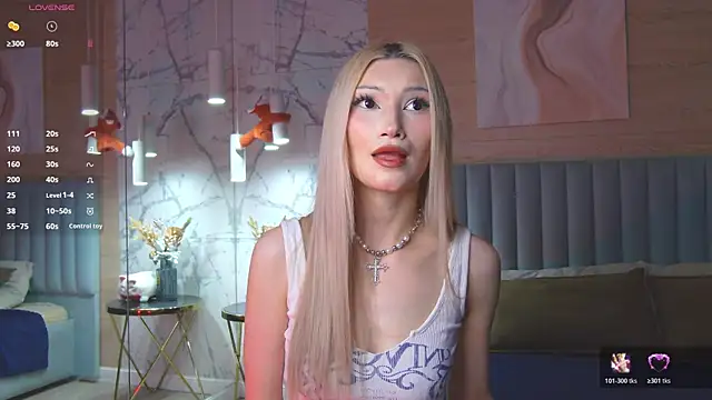 Snapshot of CarolReeves chatting on October 2025 06:12:02 AM CarolReeves online show from October 2025 06:12:02 AM