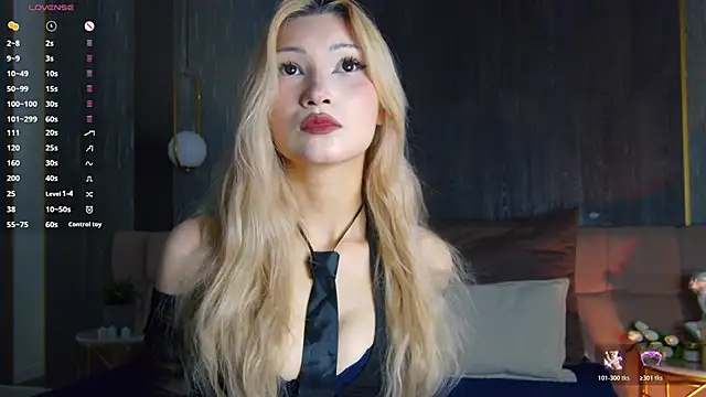 Snapshot of CarolReeves chatting on November 2025 06:07:02 AM CarolReeves online show from November 2025 06:07:02 AM