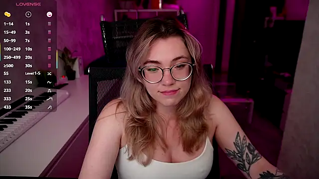 Snapshot of RemyCute chatting on September 2025 04:51:02 PM RemyCute online show from September 2025 04:51:02 PM