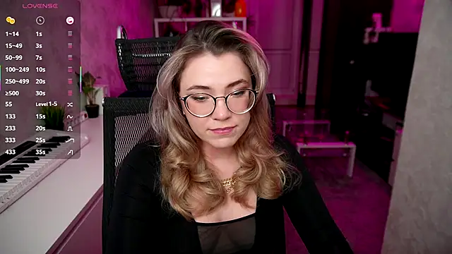 Snapshot of RemyCute chatting on September 2025 07:31:01 PM RemyCute online show from September 2025 07:31:01 PM