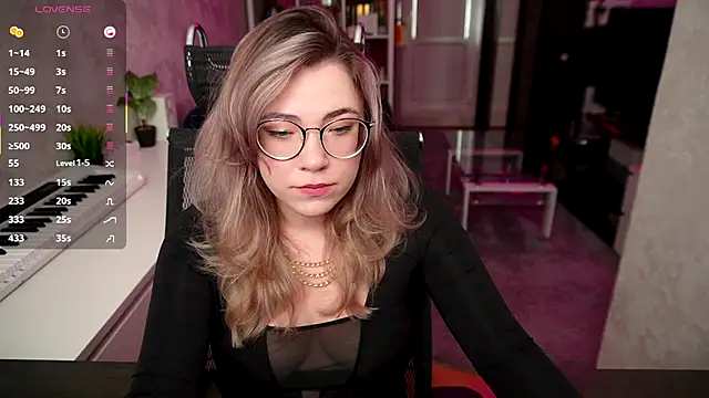 Snapshot of RemyCute chatting on October 2025 12:07:01 PM RemyCute online show from October 2025 12:07:01 PM