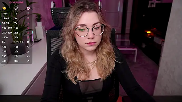 Snapshot of RemyCute chatting on October 2025 01:46:02 PM RemyCute online show from October 2025 01:46:02 PM