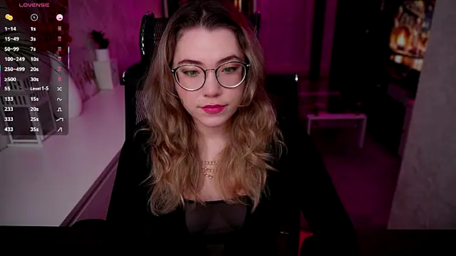 RemyCute online show from December 2025 05:27:02 PM