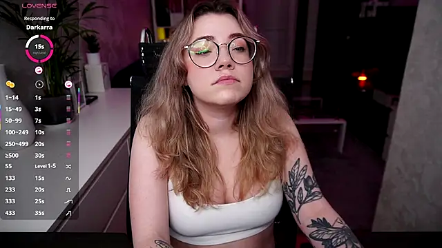 Snapshot of RemyCute chatting on October 2025 04:18:01 PM RemyCute online show from October 2025 04:18:01 PM