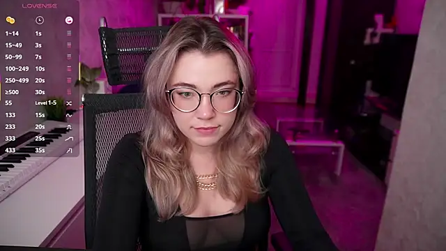 Snapshot of RemyCute chatting on September 2025 08:03:02 PM RemyCute online show from September 2025 08:03:02 PM