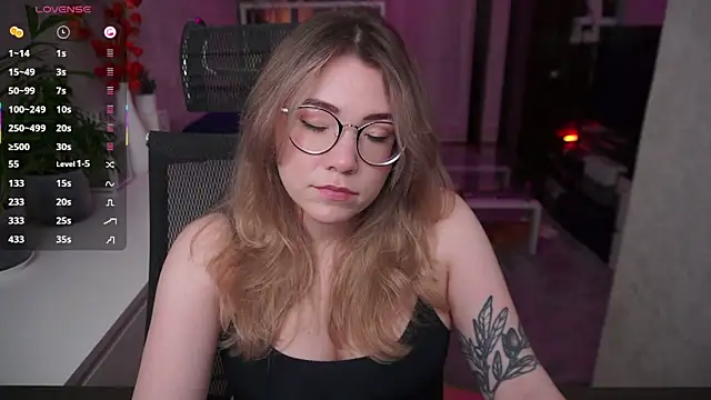 Snapshot of RemyCute chatting on November 2025 03:06:02 PM RemyCute online show from November 2025 03:06:02 PM