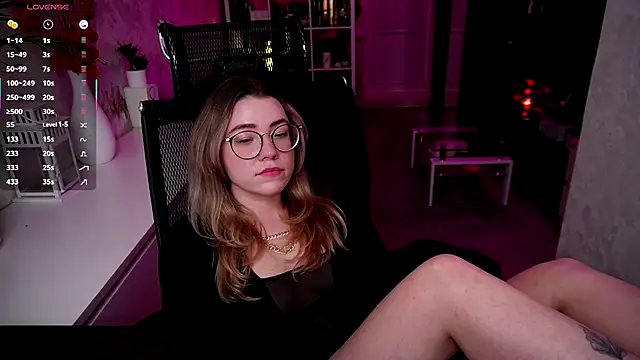 Snapshot of RemyCute chatting on December 2025 08:04:02 PM RemyCute online show from December 2025 08:04:02 PM