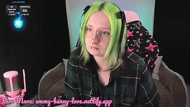 EmmyBunny online show from November 2025 05:17:02 PM