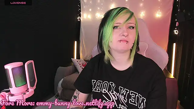 EmmyBunny online show from October 2025 02:50:01 PM