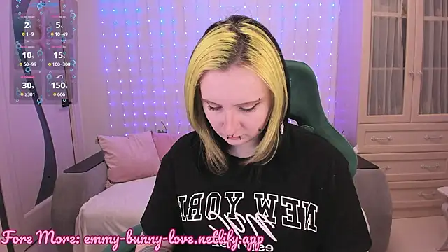 EmmyBunny online show from February 2026 02:24:01 PM